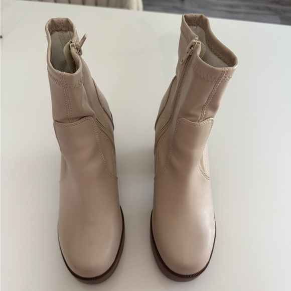 Women Platform Boots - Picture 3 of 8